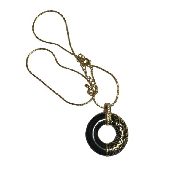 Camrose and Kross Jackie Kennedy “Parisian Circle' Pendant Necklace with Box - Picture 4 of 8